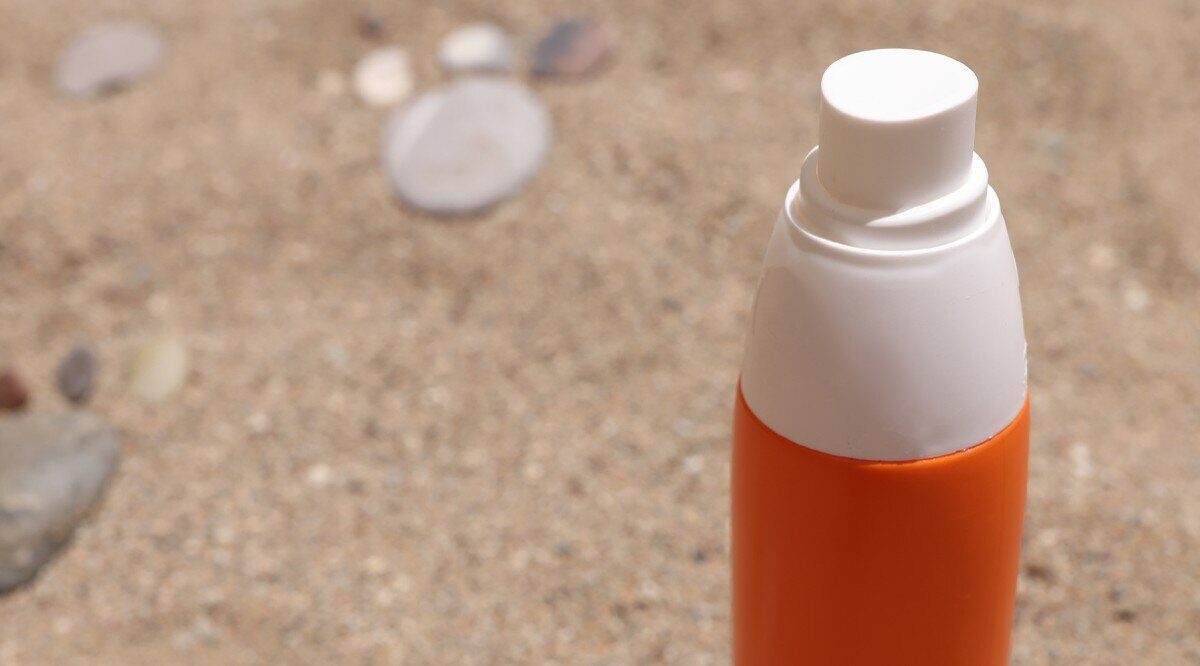 Cremă, spray sau stick cu SPF? Avantajele și dezavantajele fiecărei variante
