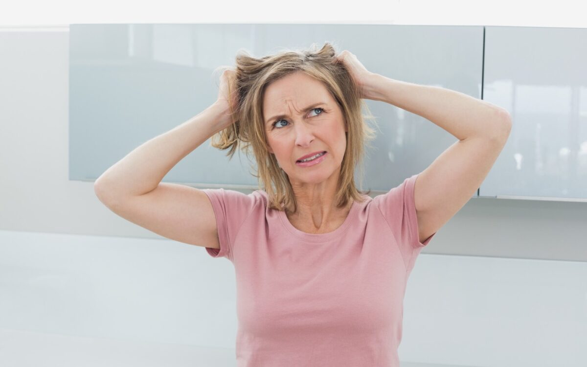 Menopauza și căderea părului: ce schimbări pot apărea după scăderea estrogenului