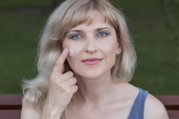 Cum adaptezi rutina de îngrijire a tenului când se schimbă anotimpul