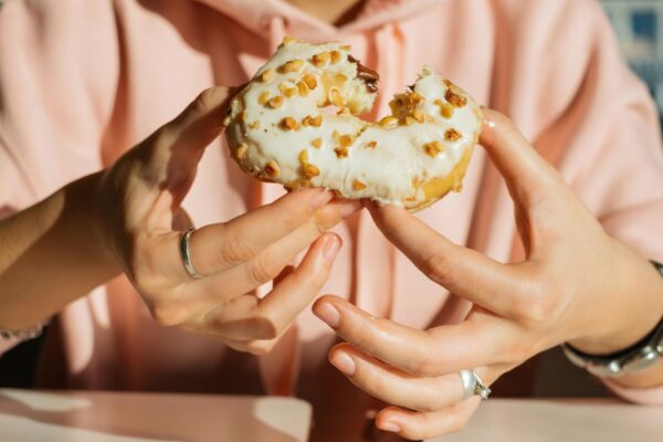 Glazed donut: efectul perlat care nu se demodează