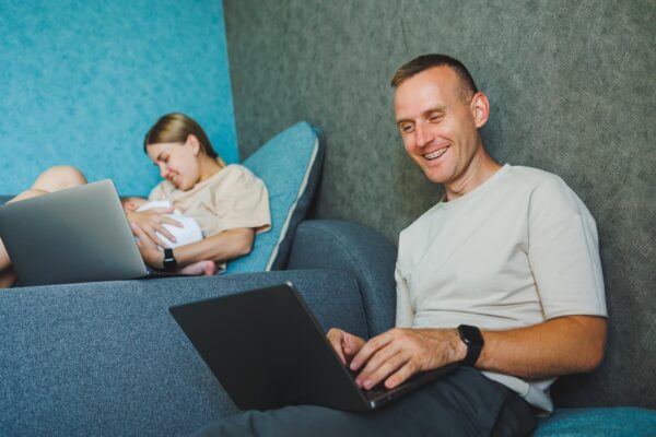 Cum rămâi un părinte disponibil când ai un program încărcat